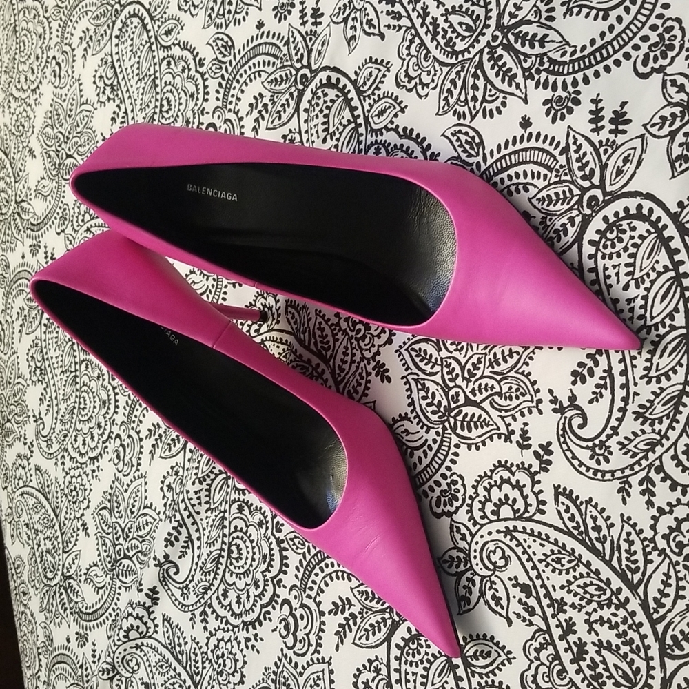 20% Price drop!! Balenciaga Square knife pumps